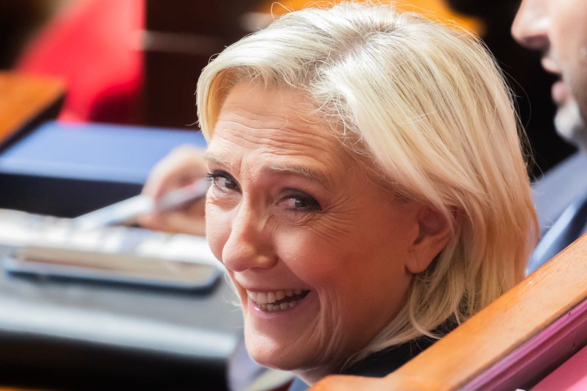Un nuevo sondeo sitúa al partido patriota de Le Pen al borde de la mayoría absoluta