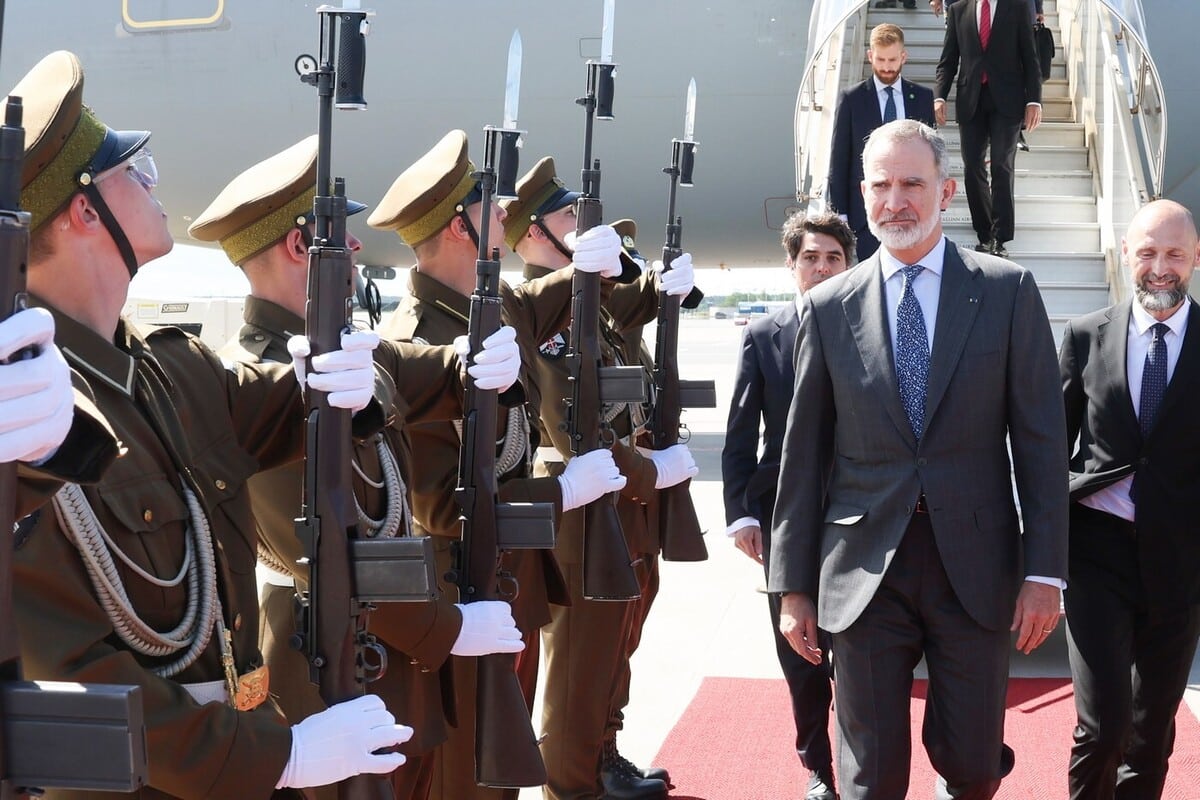 El Rey, recibido con honores militares en Estonia en el arranque de su primera gira por los países bálticos
