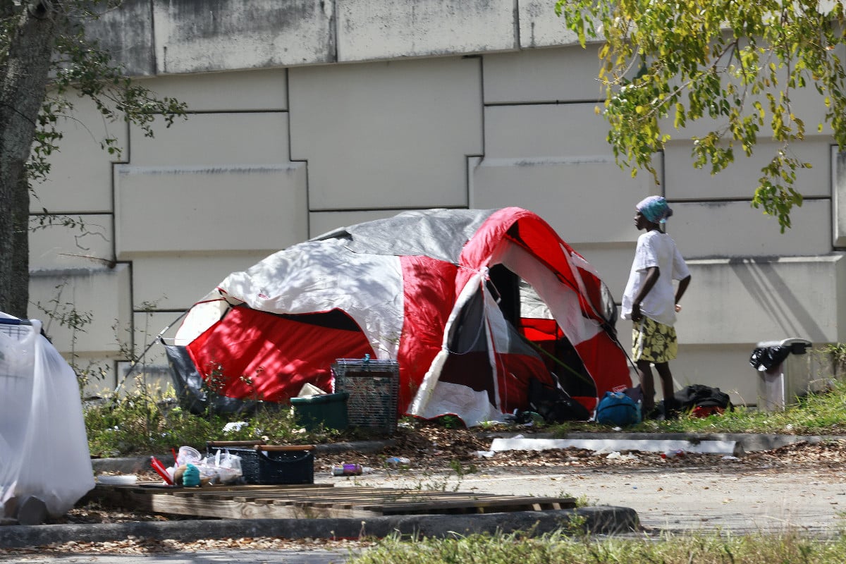 El Supremo de Estados Unidos decide que los desalojos y restricciones a personas sin hogar no constituyen maltrato
