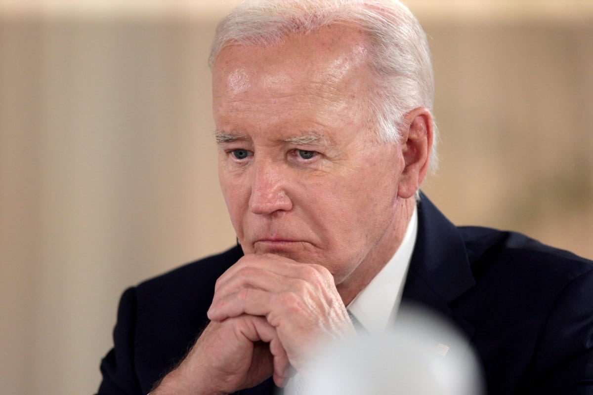 Joe Biden se aferra a la candidatura mientras los demócratas sopesan una alternativa