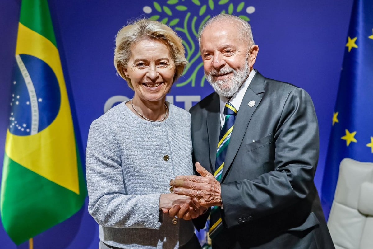 El efusivo abrazo de Von der Leyen (PP) a Lula da Silva durante la cumbre del G7 en Italia