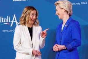 Von der Leyen recula en su intento de acercamiento a Meloni y sus aliados y espera reeditar coalición con Los Verdes