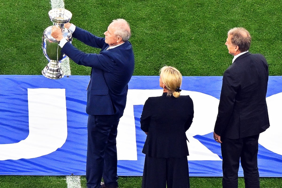 El fútbol alemán homenajea a Franz Beckenbauer durante la ceremonia inaugural de la Eurocopa