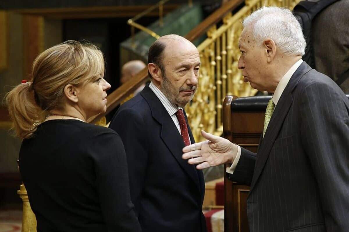 Margallo (PP) dice que Rubalcaba «era un patriota» y pactó con Rajoy la abdicación del Rey en 2014