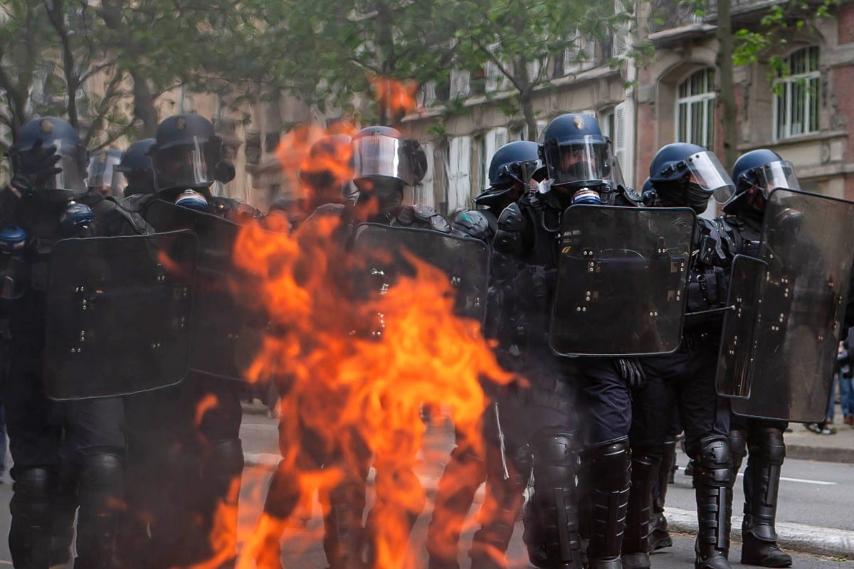 Inquietud en los servicios de inteligencia franceses por la violencia de la extrema izquierda contra el partido de Marine Le Pen