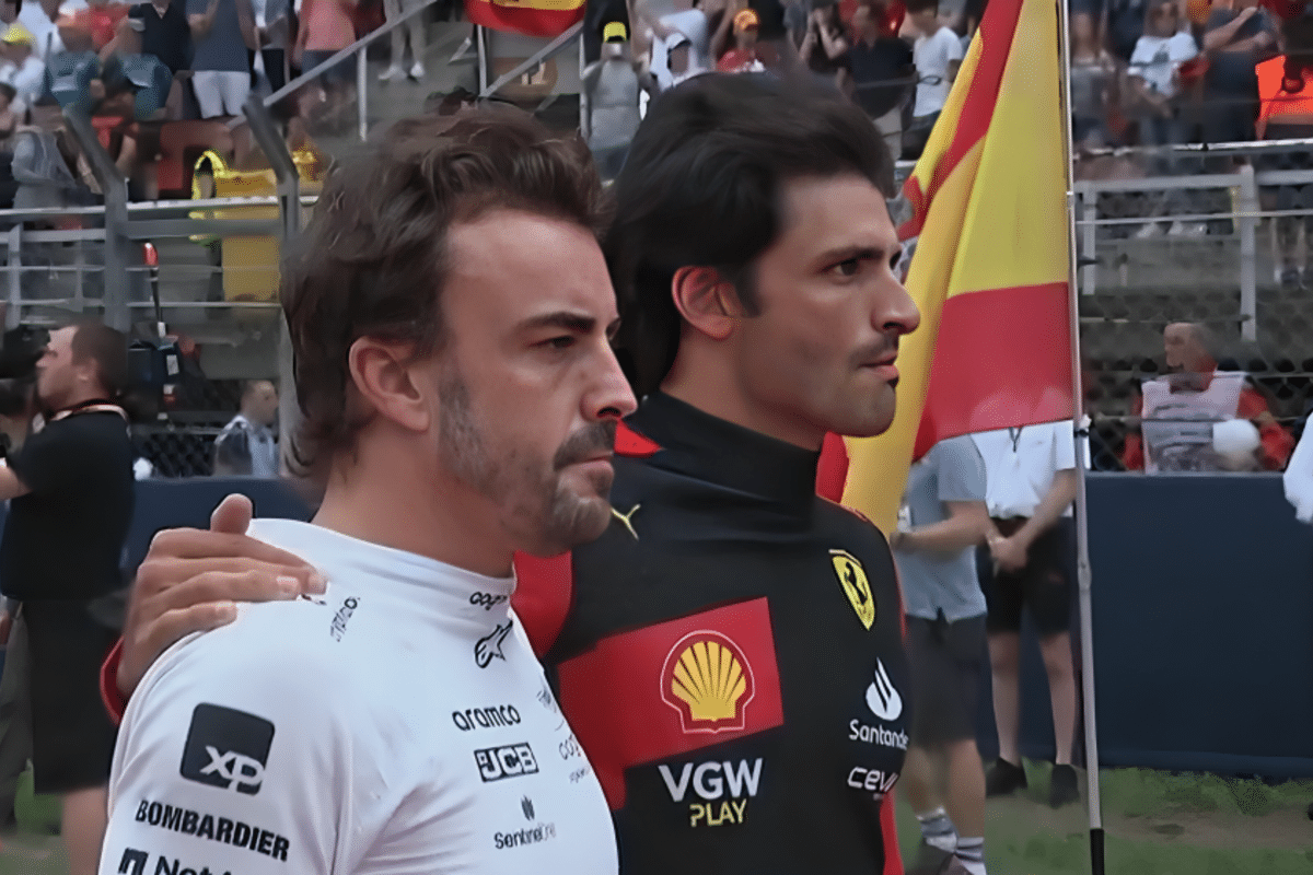 Fernando Alonso se quita las gafas durante el himno de España como señal de respeto y se las pone con Los Segadores