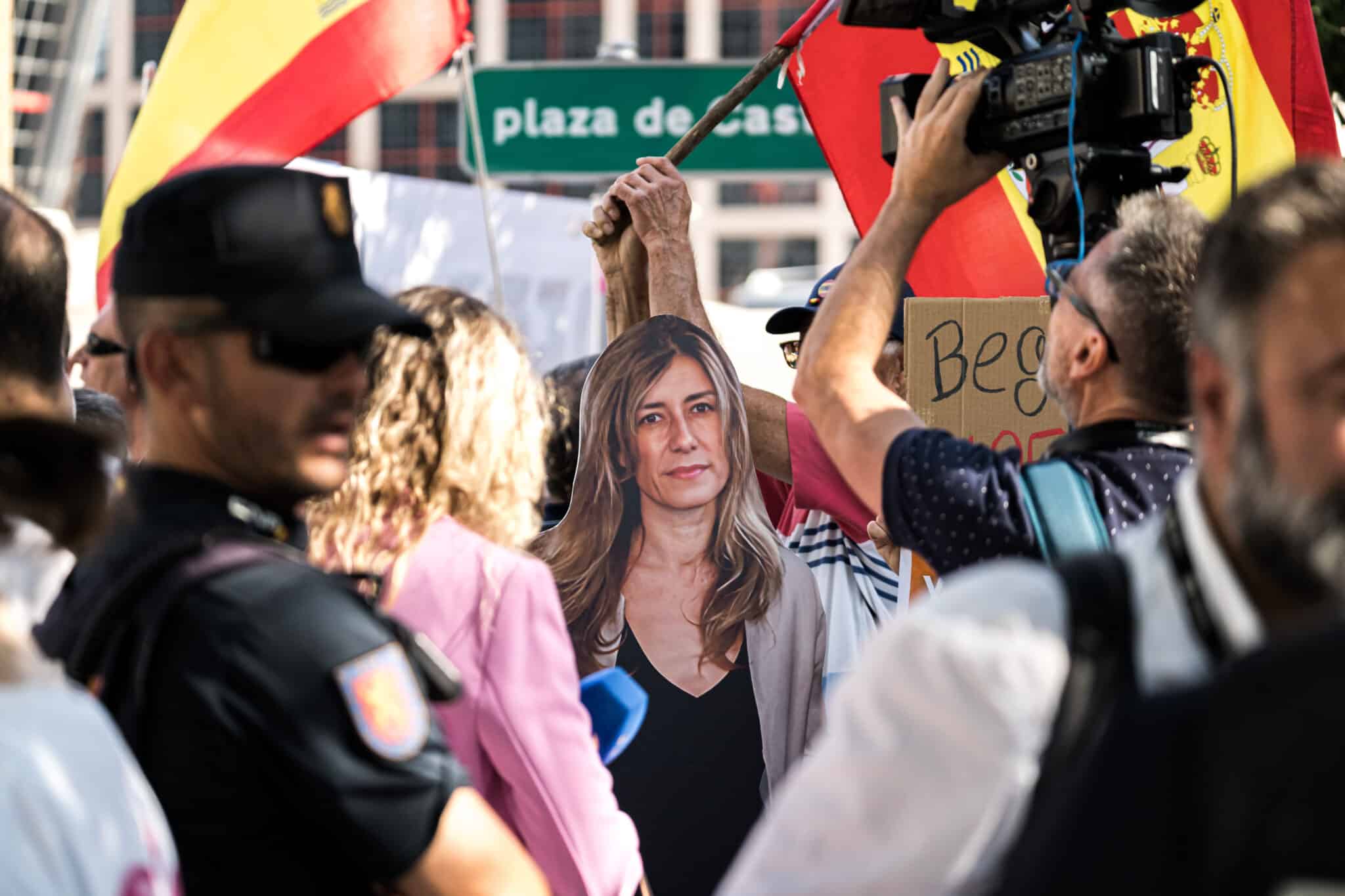 Del «que viene la ultraderecha» a la comparecencia fake de Begoña