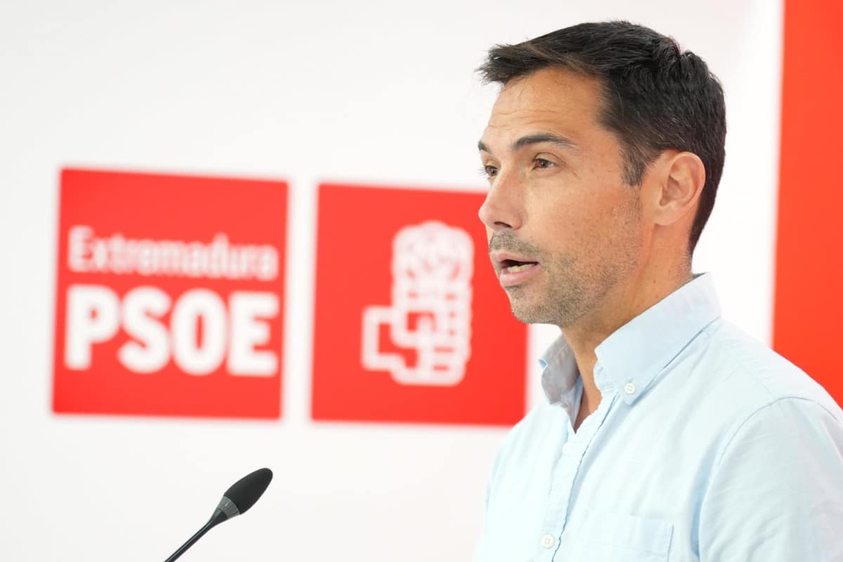 CARETAS FUERA - El PSOE se plantea apoyar al PP en Extremadura