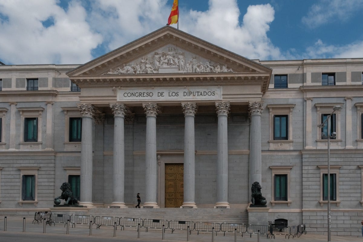 Lo 61 nuevos eurodiputados españoles acuden este lunes al Congreso para el acto de promesa o juramento de la CE