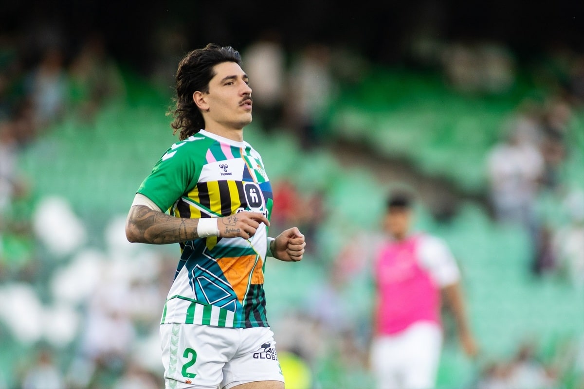 Héctor Bellerín pide igualdad salarial entre el fútbol masculino y femenino: «Lo deseo y es lo justo»