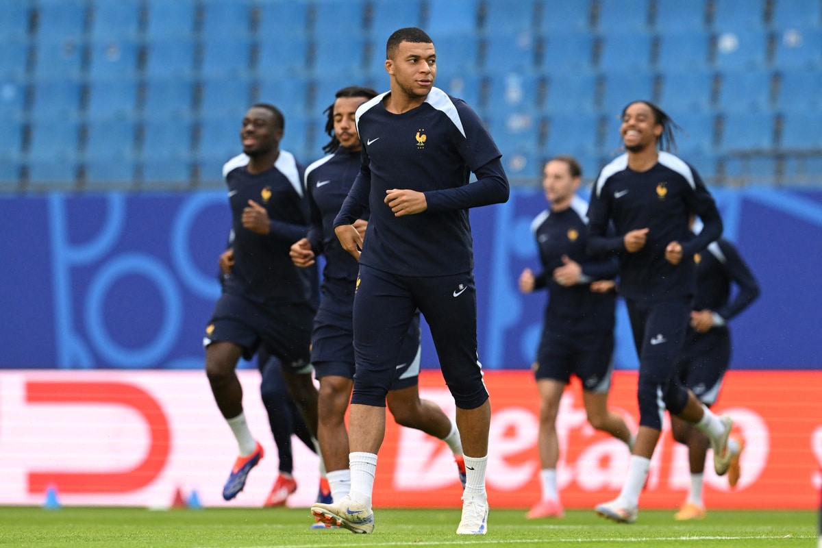Futbolistas de la selección francesa celebran la victoria de la extrema izquierda: «La lucha continúa»