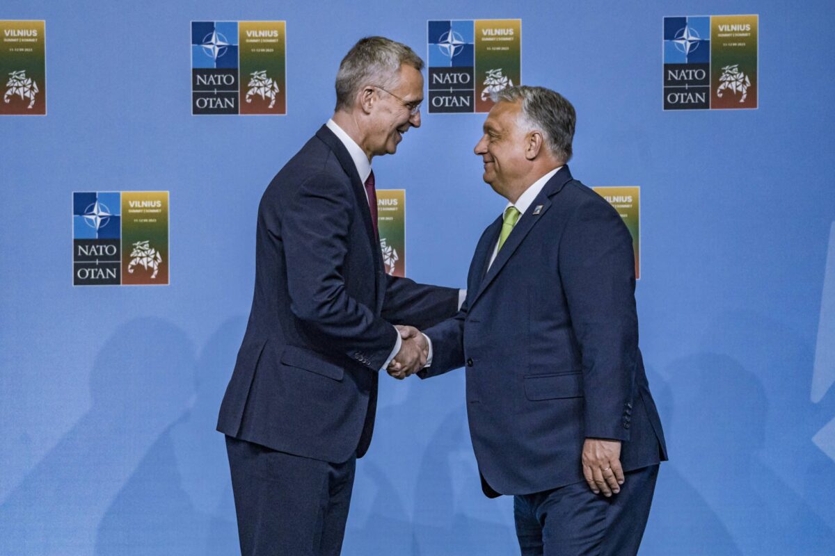 Orbán defiende la OTAN como "instrumento de paz" y reconoce que la confrontación es "un acto de suicidio"