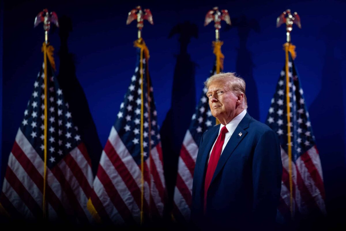 Trump bromea sobre Biden y le pide que siga en campaña