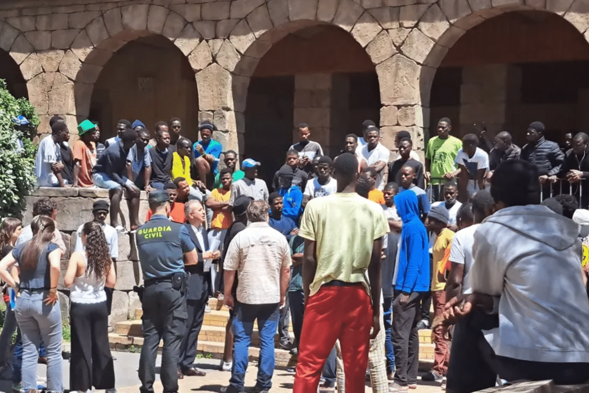 Inmigrantes ilegales finalizan su huelga de hambre en Huesca después de que el Gobierno acceda a darles arroz con pollo y cuscús