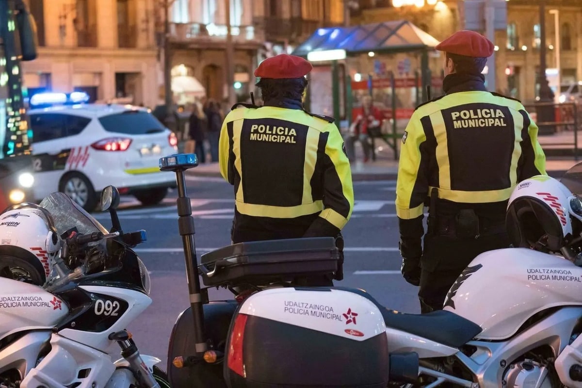 Cinco detenidos en Bilbao por intentar evitar un arresto y tratar de robar un arma a la policía