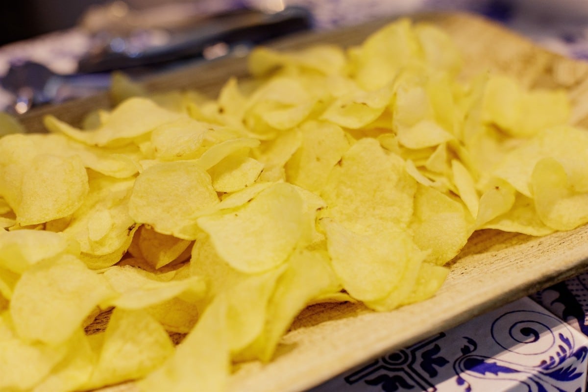 Bruselas prohíbe las patatas fritas con sabor a jamón