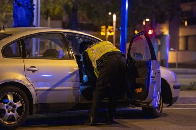 Nueve bares clausurados en Barcelona tras una macroredada nocturna: drogas,  armas blancas e irregularidades en «materia de extranjería»