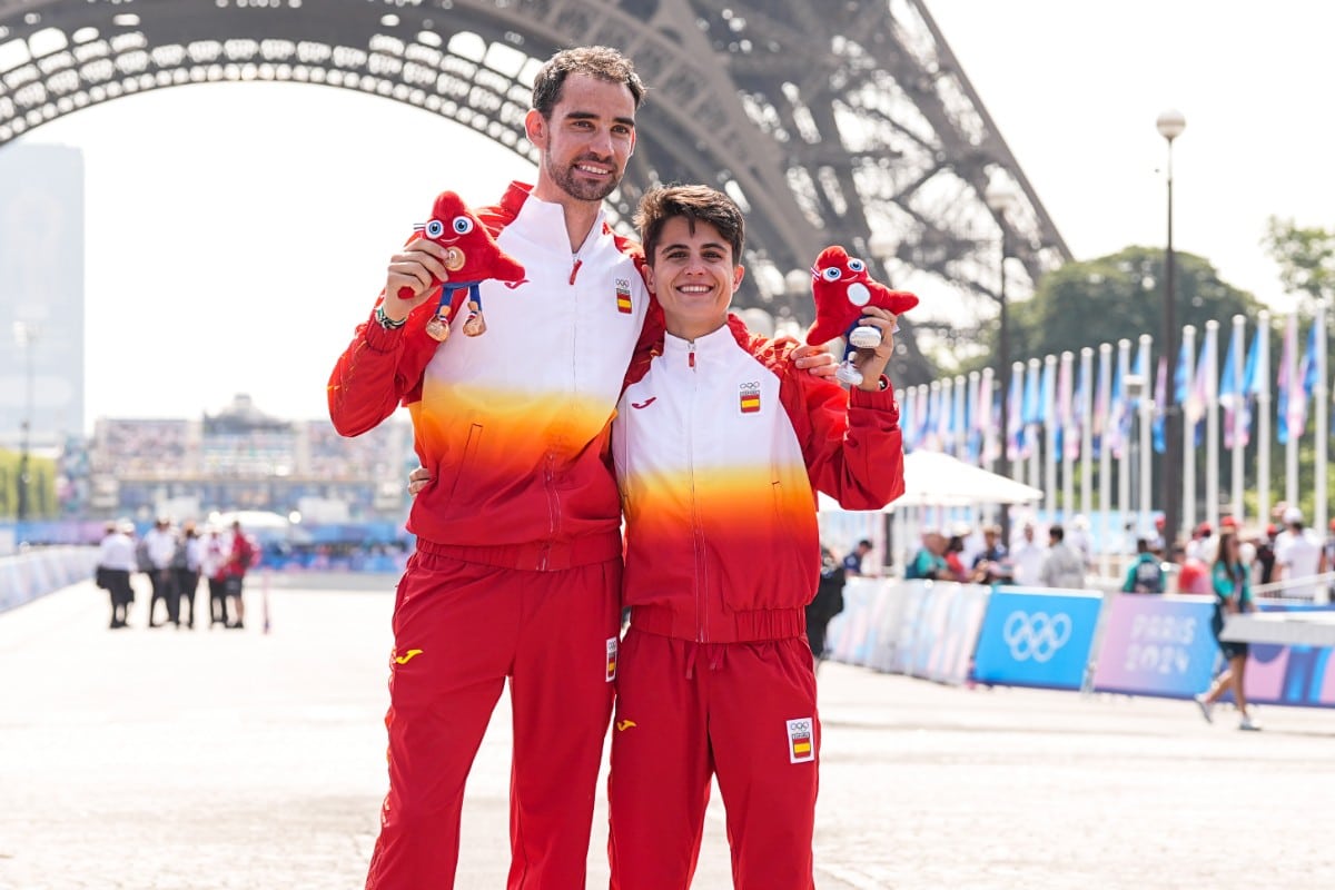 María Pérez y Álvaro Martín logran una medalla de oro inolvidable en el relevo mixto de marcha