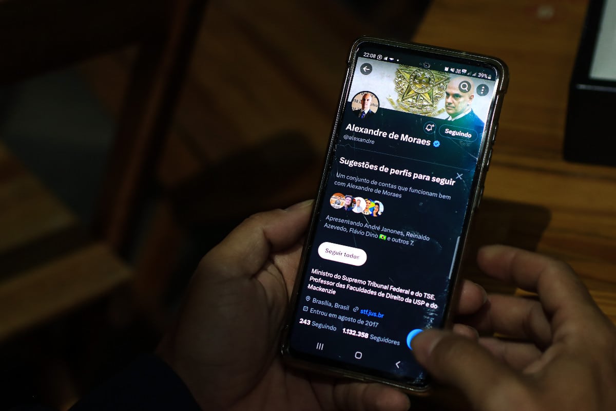 El juez de Moraes suspende X y ordena imponer multas diarias de 8000 euros a quien utilice una VPN para burlar el bloqueo