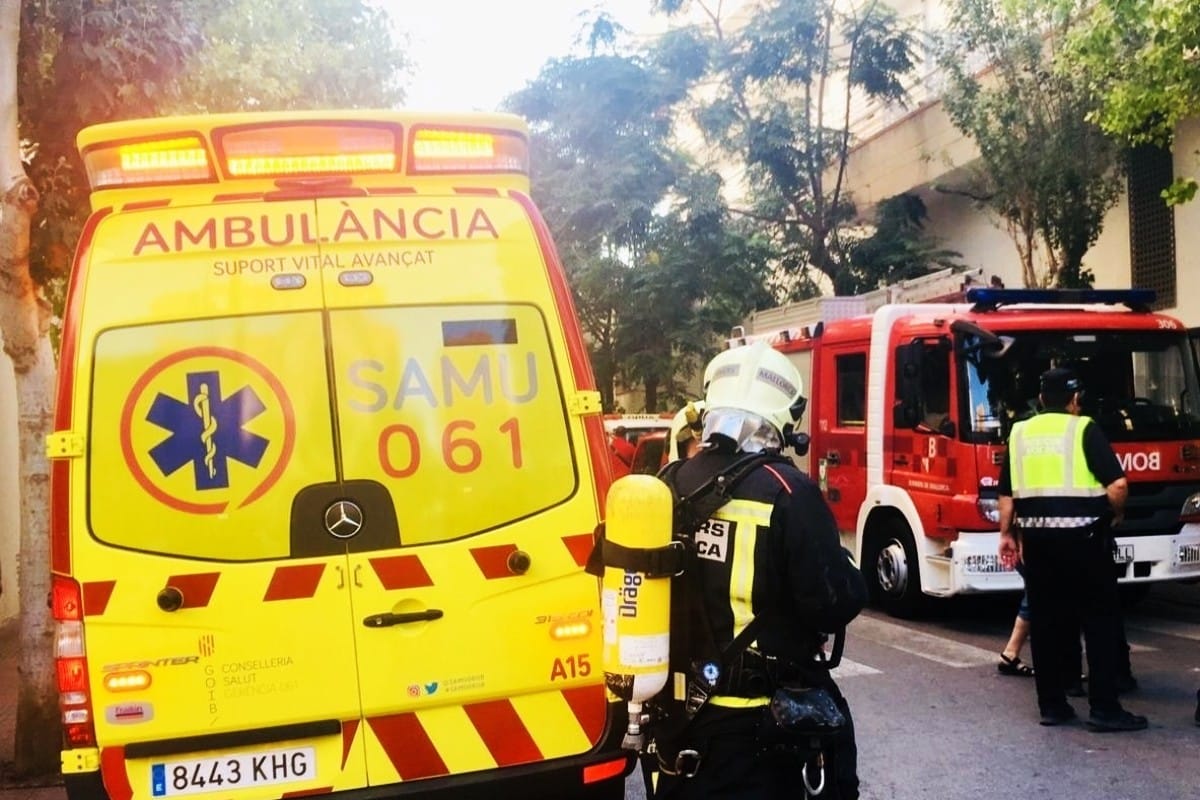 Más de 50 personas afectadas por inhalación de humo por un incendio en un edificio de 13 plantas en Palma