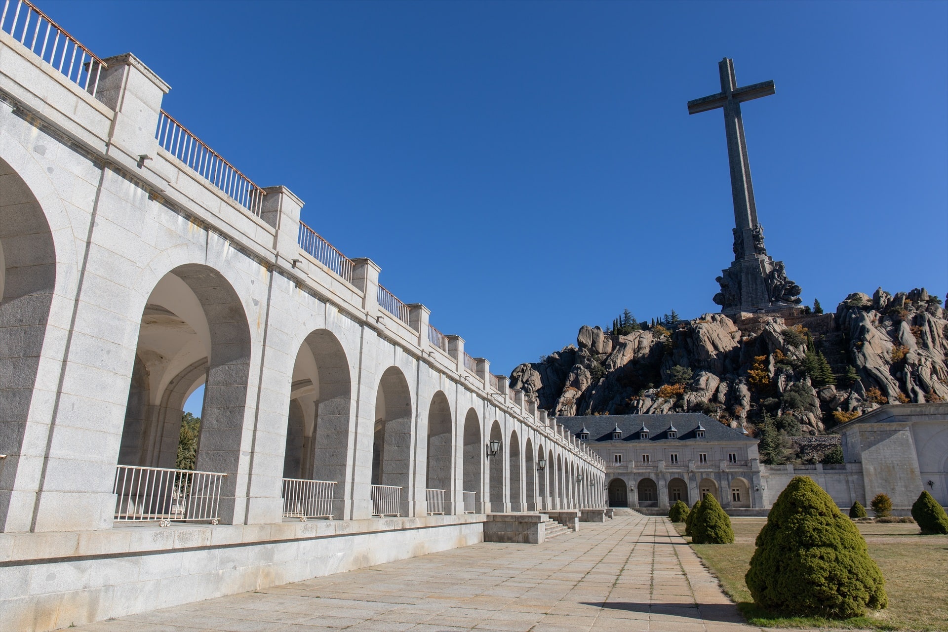 La protección a la Escolanía del Valle de los Caídos no blindará a los monjes benedictinos que Sánchez pretende expulsar