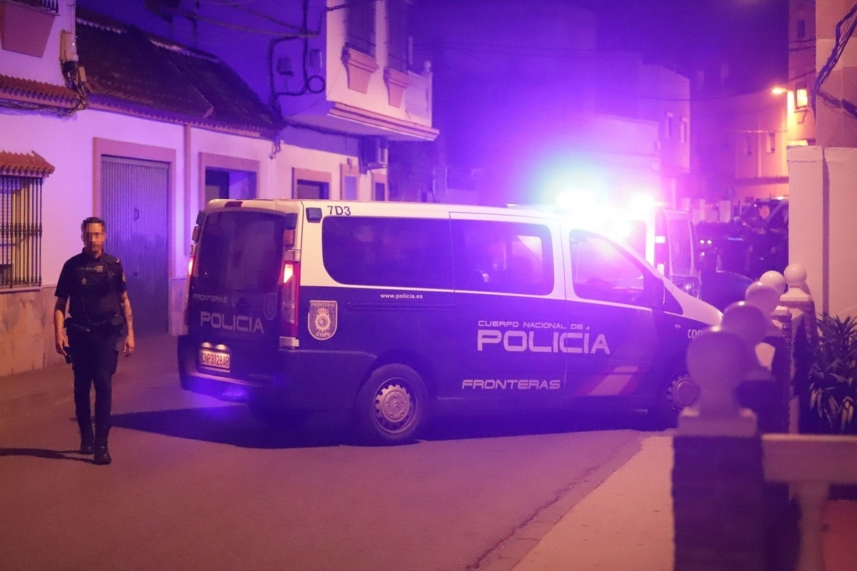 Detenidos tres inmigrantes magrebíes por tráfico de drogas e incendiar varios vehículos en Algeciras