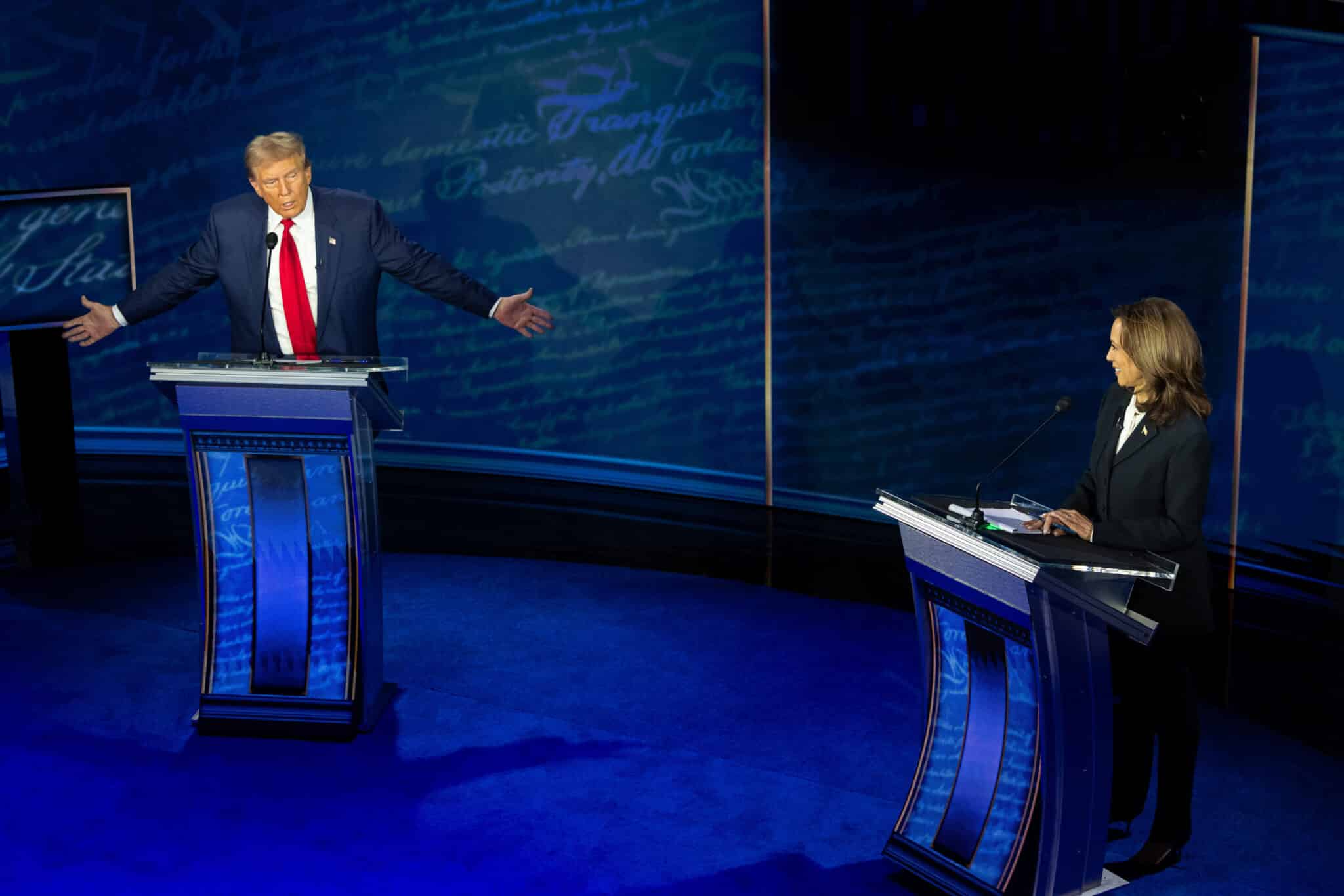 Trump gana un debate amañado