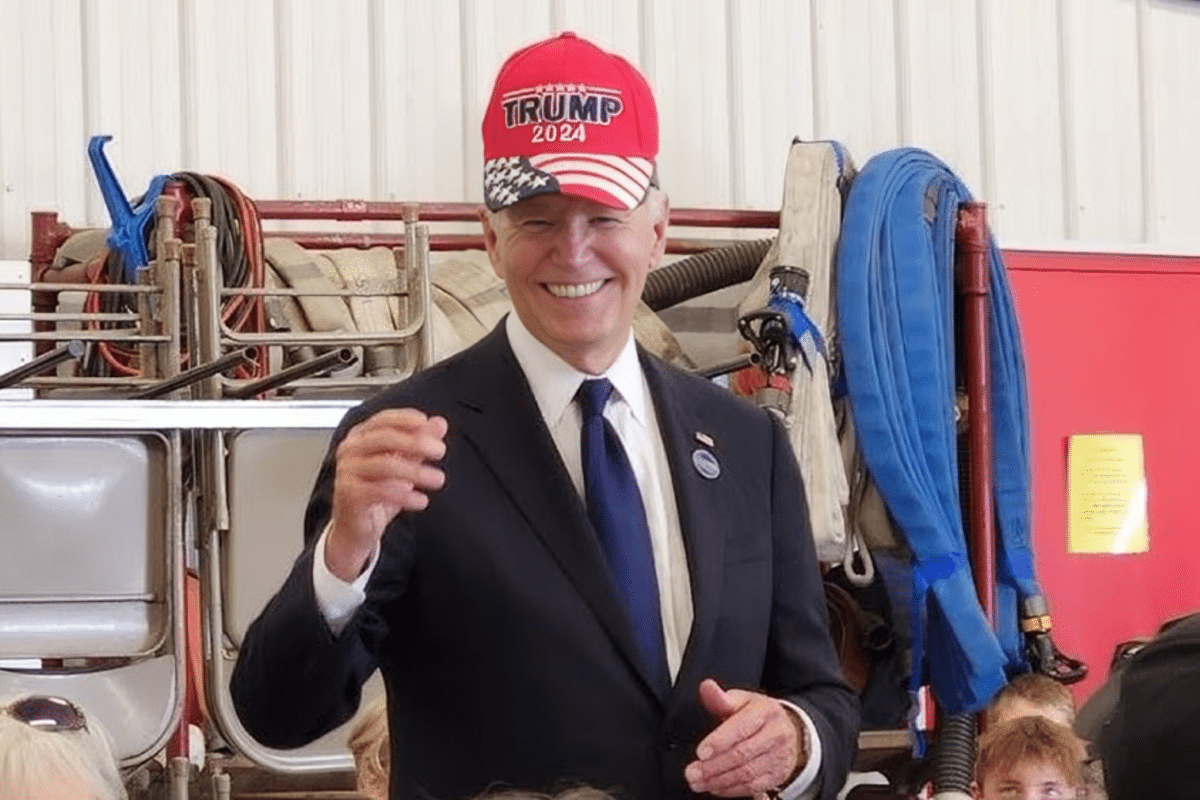 Biden se pone una gorra de «Trump 2024» durante su visita a los bomberos en Pensilvania