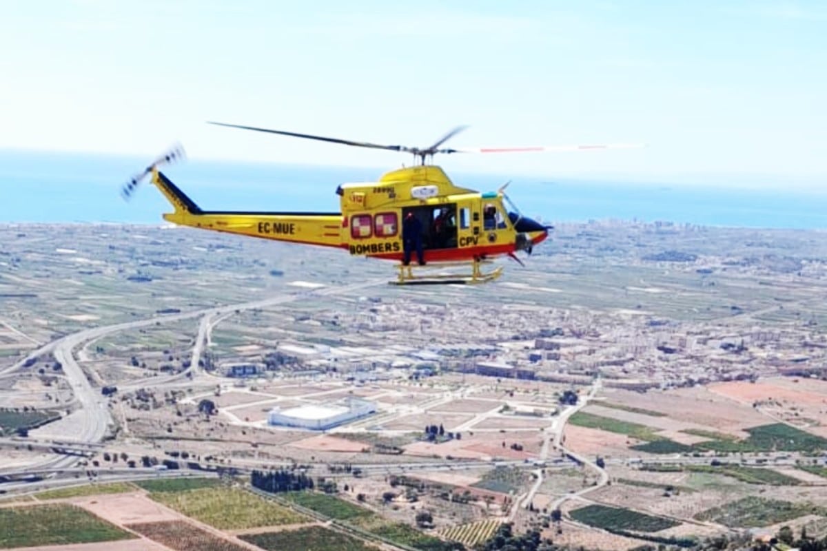 Tres muertos en Puzol (Valencia) tras colisionar el helicóptero en el que viajaban con líneas de alta tensión