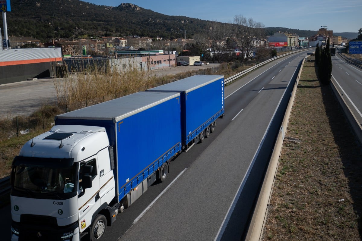 Desconvocada la huelga en el transporte de mercancías por carretera pero se mantiene en viajeros