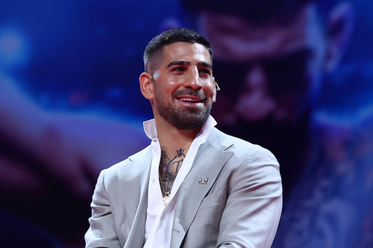 Ilia Topuria retiene el campeonato de UFC ante Max Holloway
