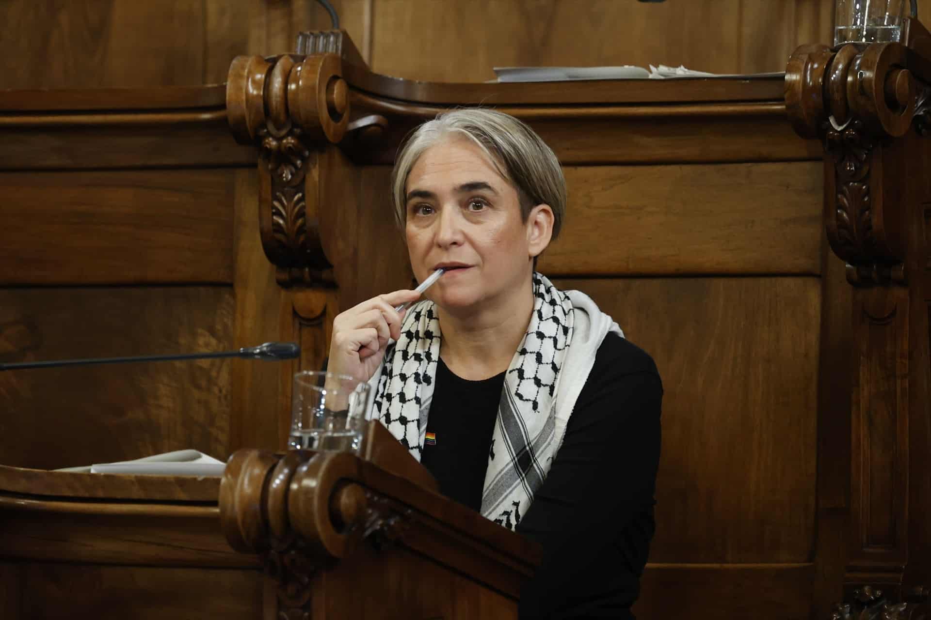 Colau renuncia a su acta de concejal después de que Nízar la acusase de conocer las prácticas de Errejón