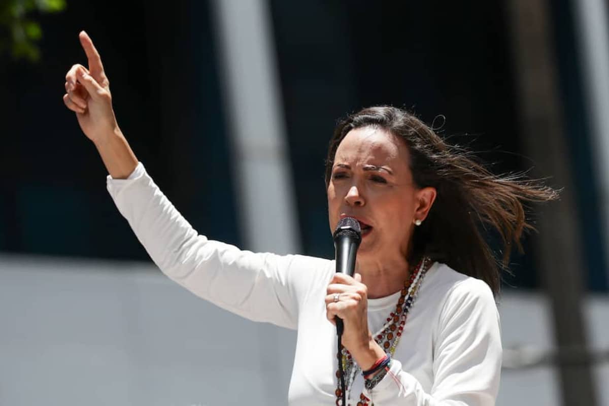 María Corina Machado niega que se esté preparando para salir del país: «Aquí el que se va es Nicolás Maduro. Yo sigo con los venezolanos»