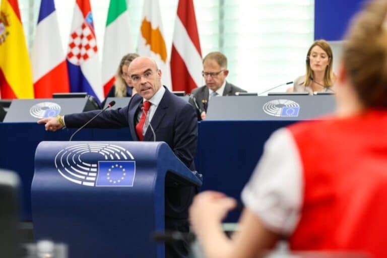 Buxadé critica la «hipocresía demoniaca» de la Comisión Europea y elogia el discurso de Orbán: «Ha sido un soplo de aire fresco»