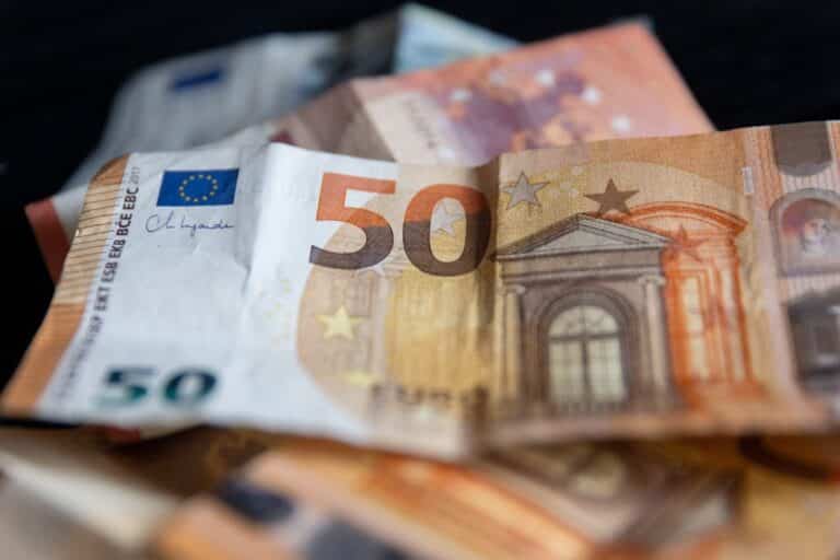 El FMI enfría sus previsiones para España, revisando a la baja el crecimiento del PIB: hasta el 2,1% en 2026 y el 1,8% en 2027