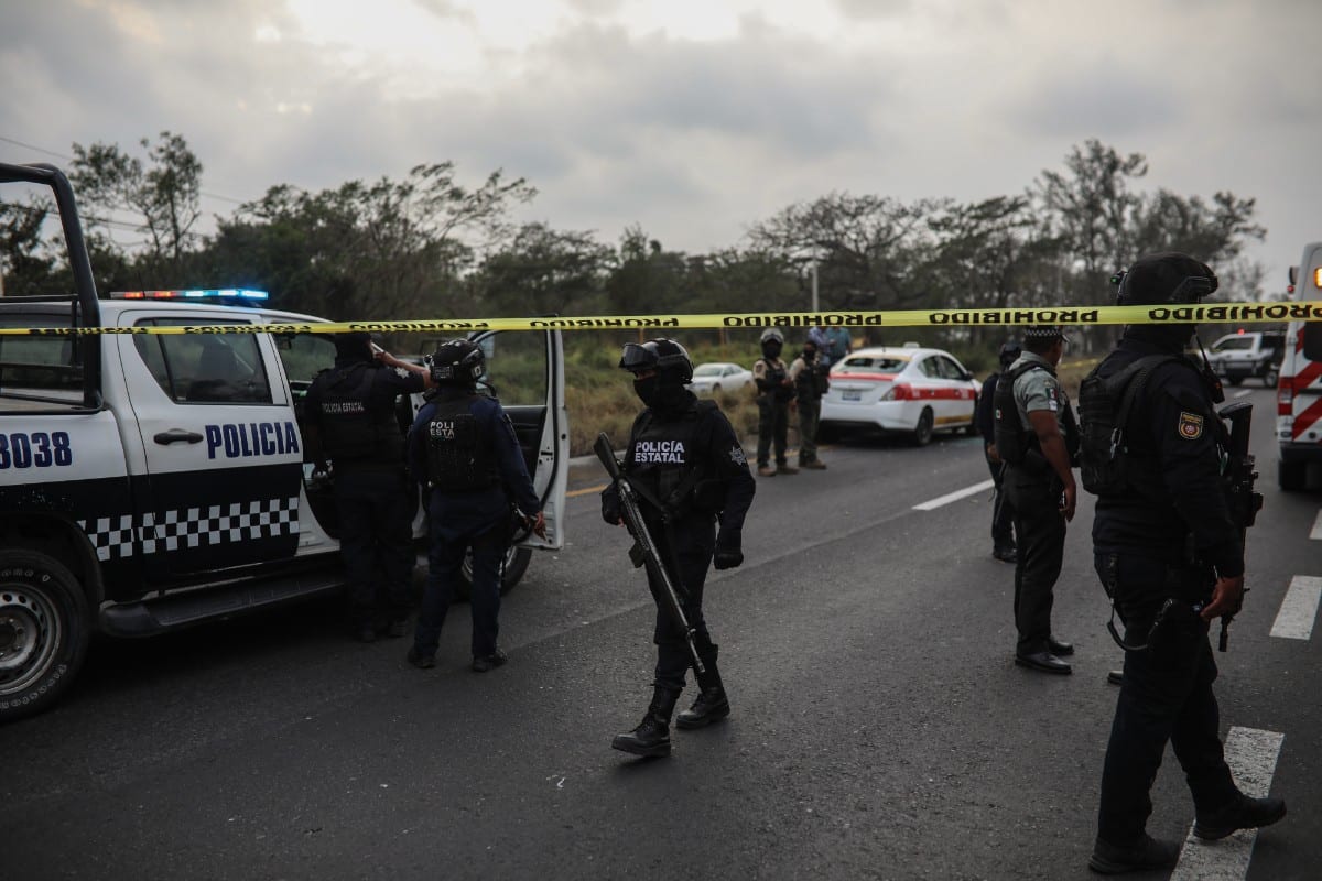 La Policía mexicana halla once cadáveres en un vehículo abandonado en el sur de México