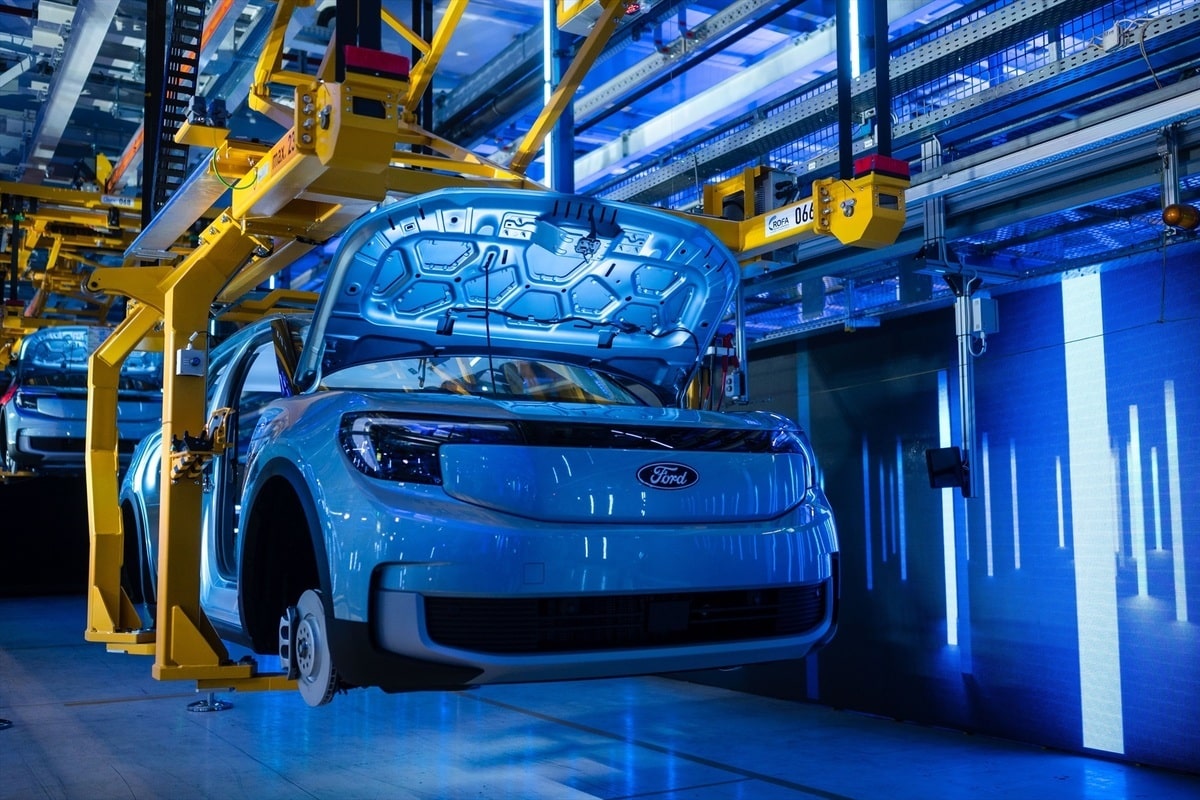 Ford recorta jornadas y reduce salarios a sus empleados por la baja demanda de coches eléctricos