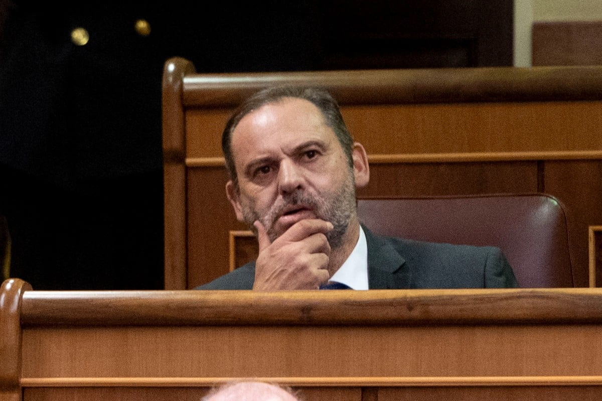 El Supremo busca 500.000 euros que Transportes pagó a Ábalos en «rentas y dietas» y que no constan en cuentas del exministro