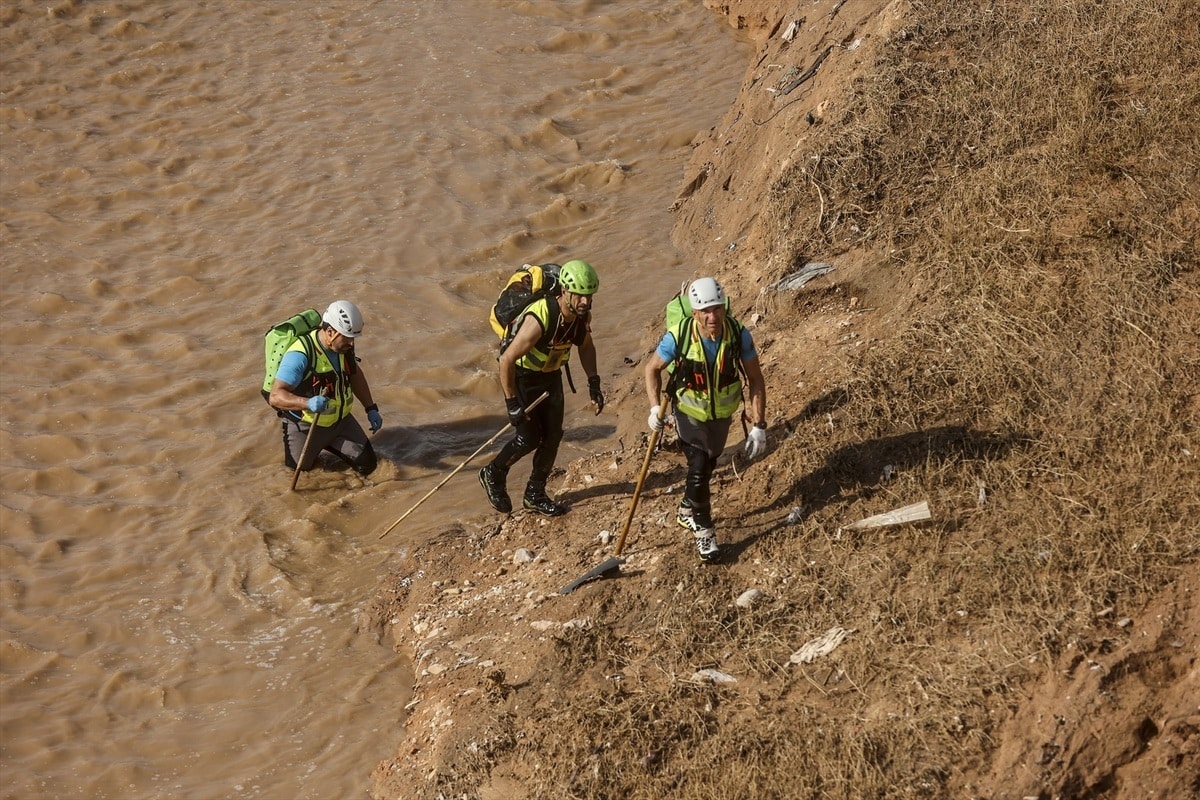 Hallan el cuerpo sin vida de un niño de cinco años en una zona inundada de Chiva (Valencia)
