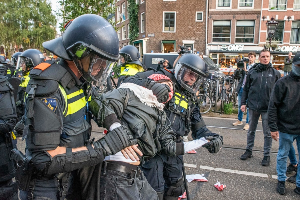 La Policía detiene a cinco personas más por el ataque antisemita durante el Ajax-Maccabi en Ámsterdam