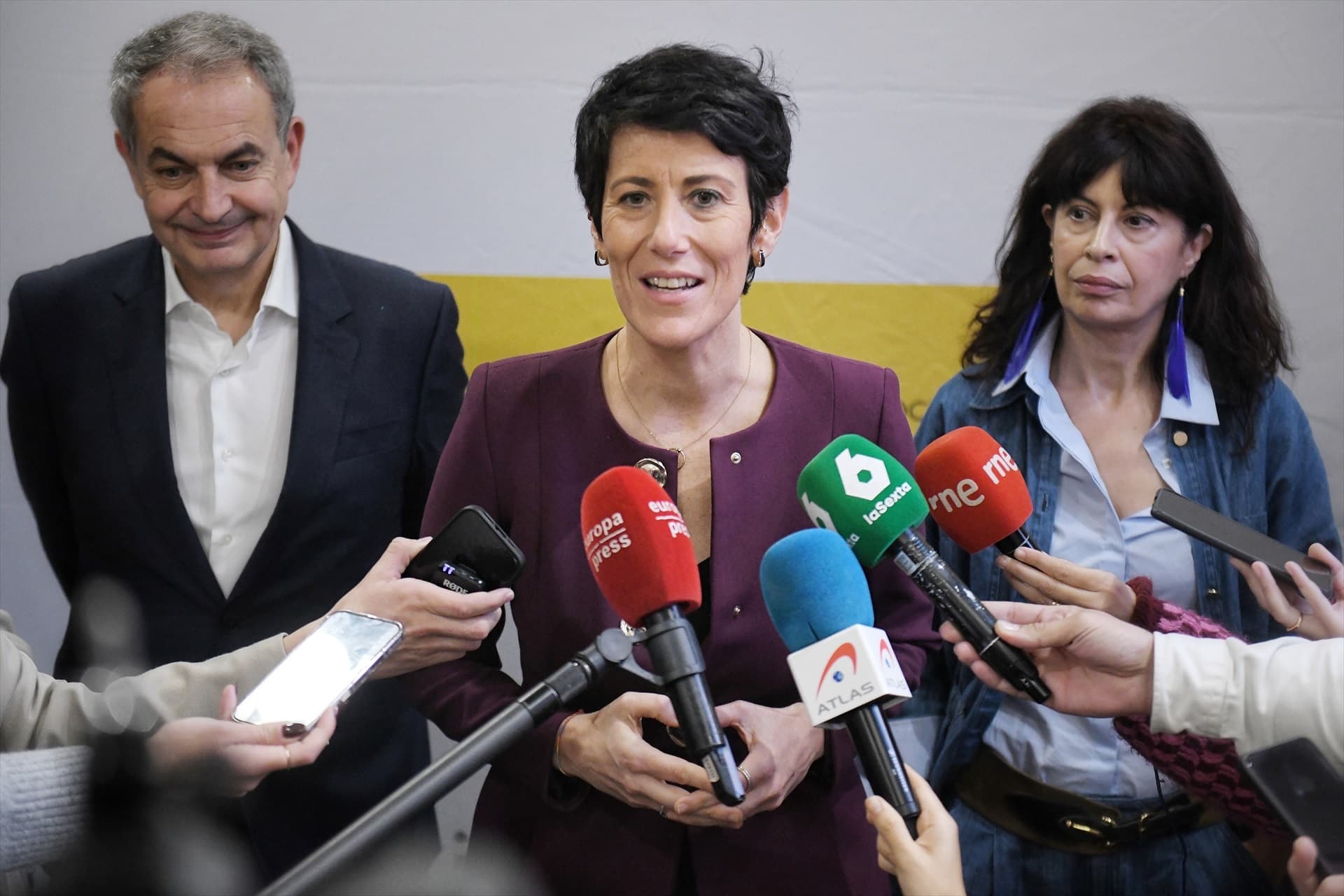 El Gobierno aprueba un nuevo reglamento de extranjería con el que podrá regularizar a 900.000 inmigrantes ilegales en tres años