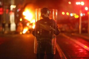 La Policía irlandesa difunde sin permiso imágenes de personas de interés presuntamente relacionadas con los disturbios de Dublín