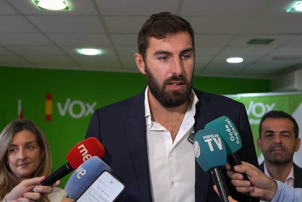 Antelo (VOX): «Si el PP no cambia su política migratoria, tendrá que pactar con el PSOE o convocar elecciones»