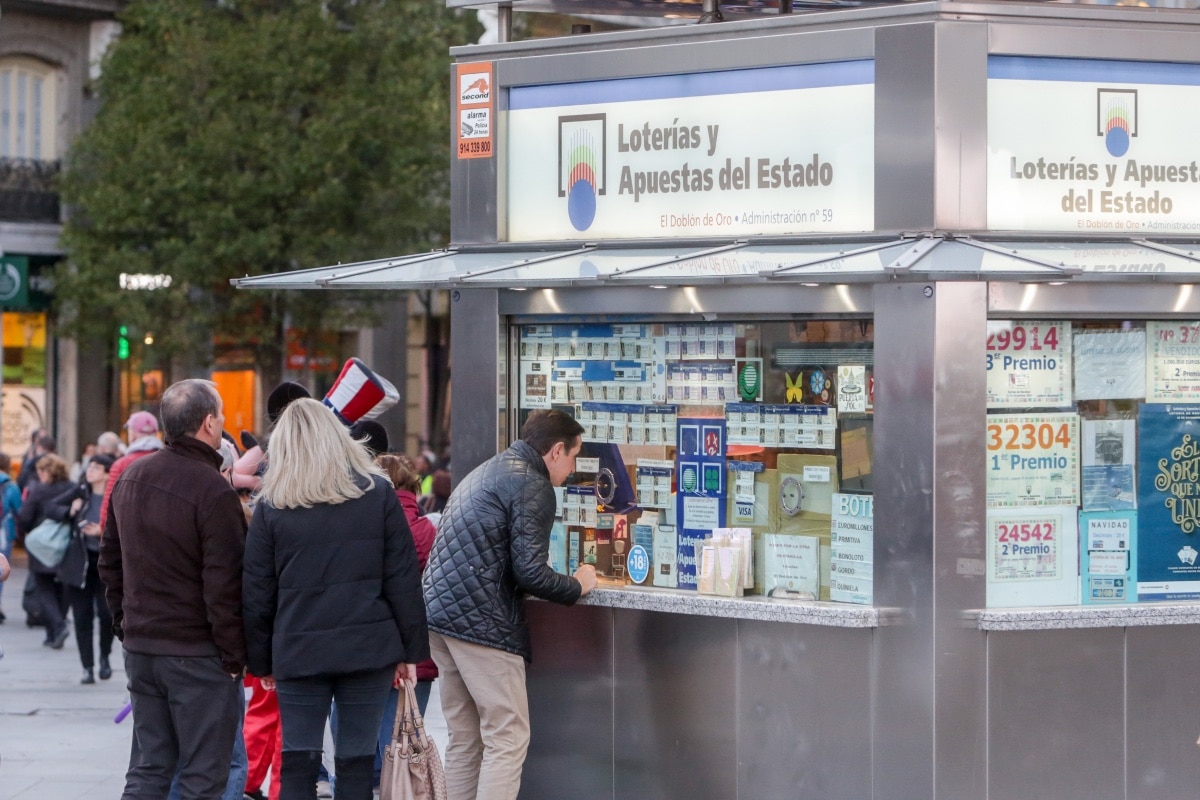 La OCU recuerda que los bancos no pueden pedir comisión por el cobro de premios del sorteo de Lotería de Navidad