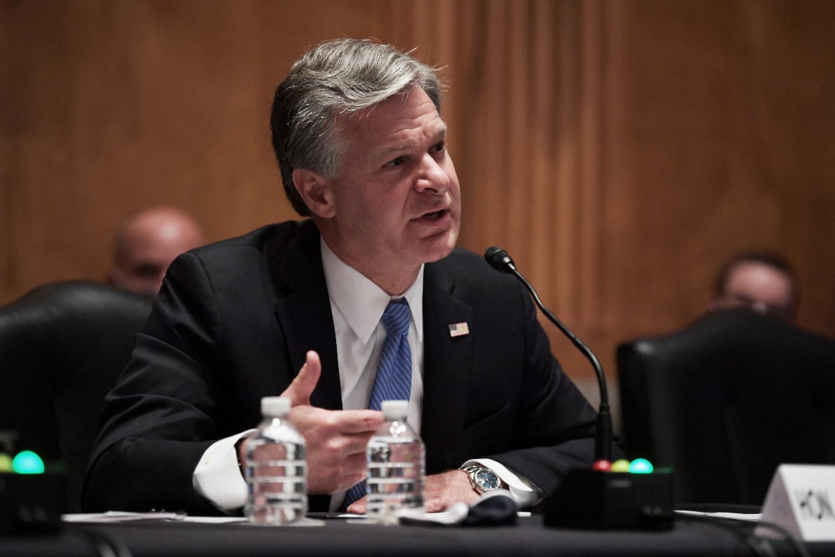 El director del FBI anuncia que dimitirá antes de que Trump asuma la presidencia