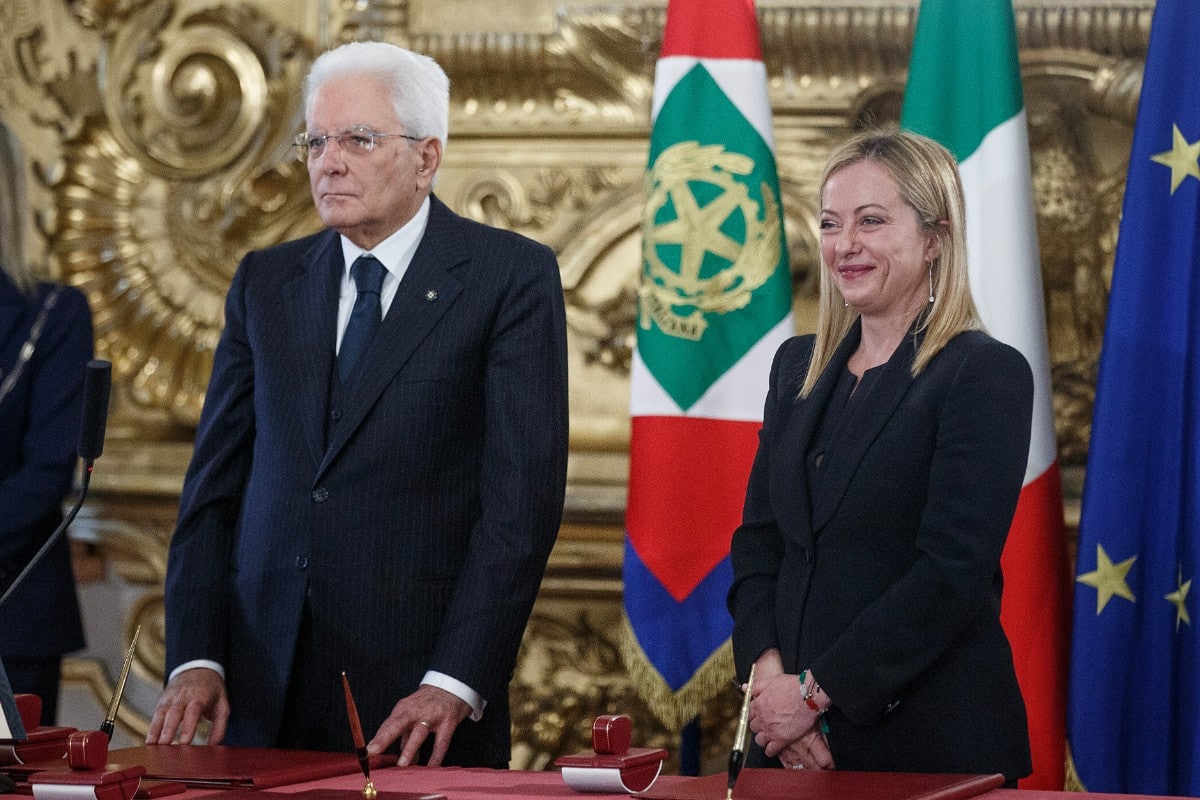 El Gobierno condecora a Meloni con la Orden de Isabel la Católica y a Mattarella con la Orden de Carlos III