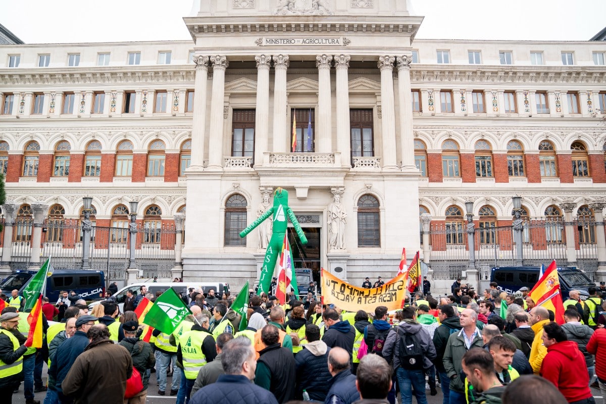Vuelven las tractoradas: agricultores y ganaderos salen a la calle en Madrid este lunes para protestar por el acuerdo con Mercosur