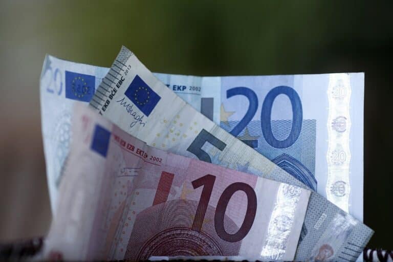 La OCDE recorta las previsiones económicas para España: rebaja las previsiones del PIB hasta el 2,1% y prevé un alza de la inflación al 3% en 2026