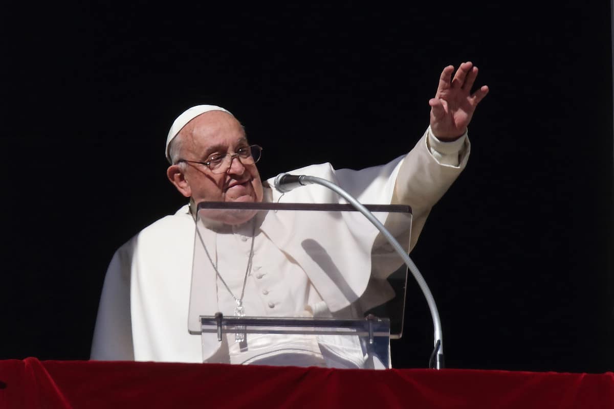 El Papa Francisco se mantiene estable aunque todavía requiere fisioterapia motora y respiratoria
