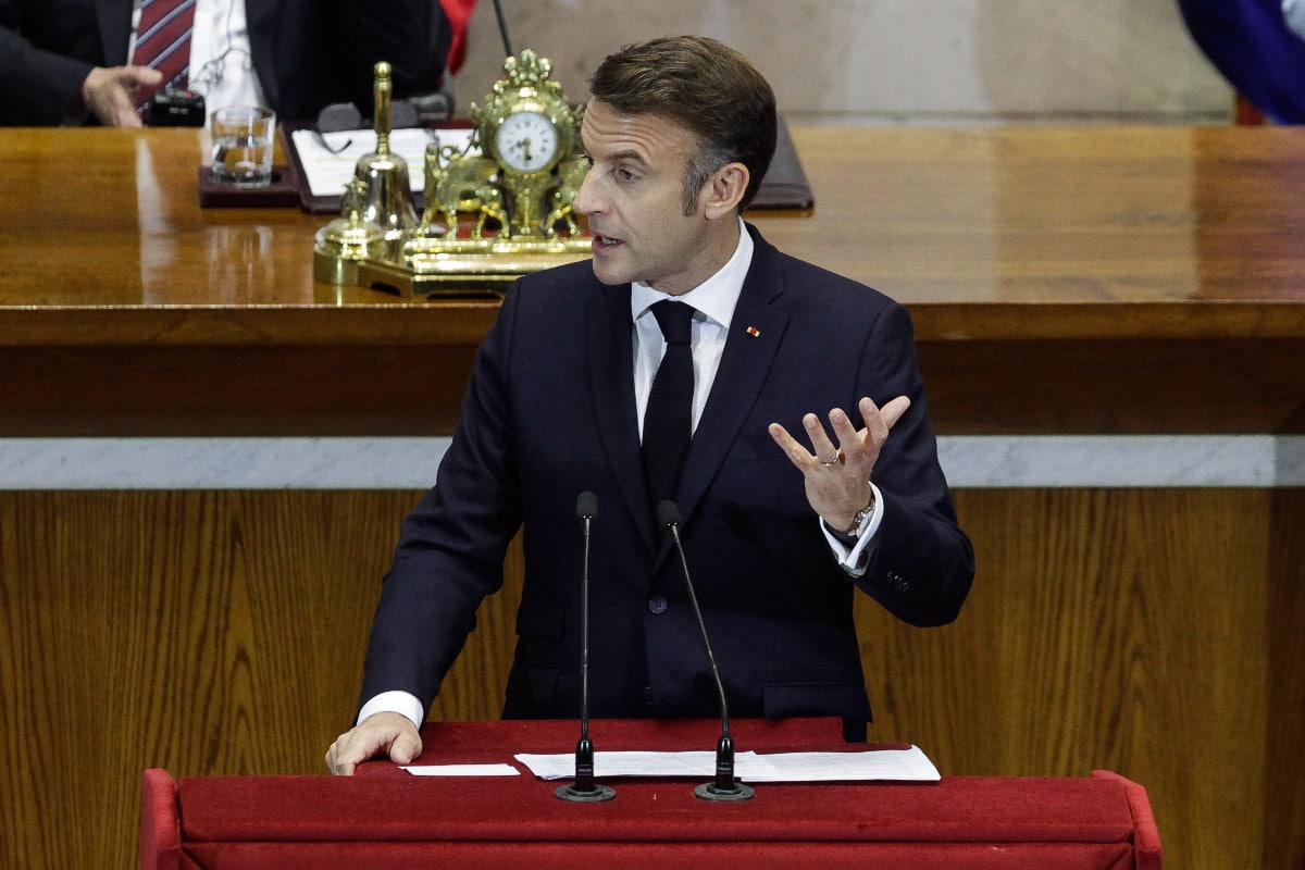 Macron insiste en que no dejará la presidencia y promete un nuevo Gobierno